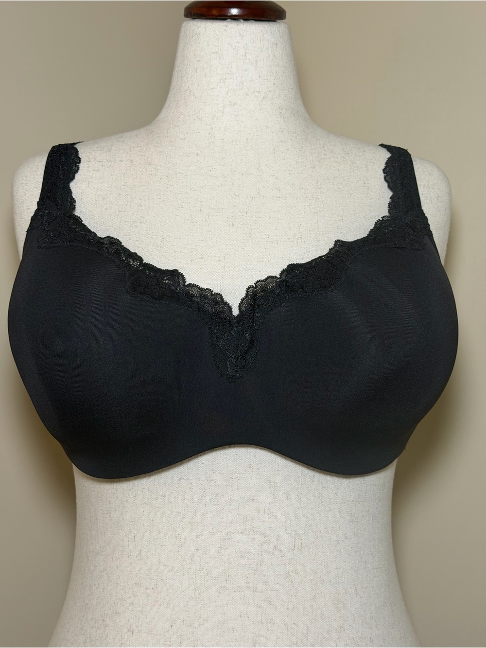 Le Mystere Dream Tisha Lace Bra 44D Black Seamless Balconette Underwire